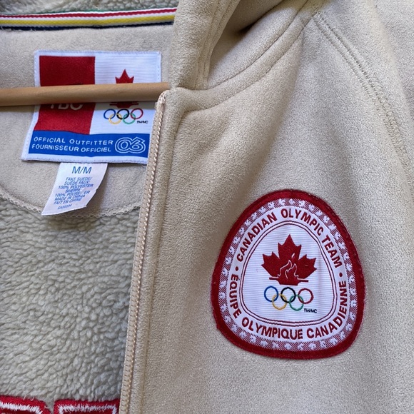 Canadian Olympic Team outerwear with hoodie front zipper - Picture 7 of 7